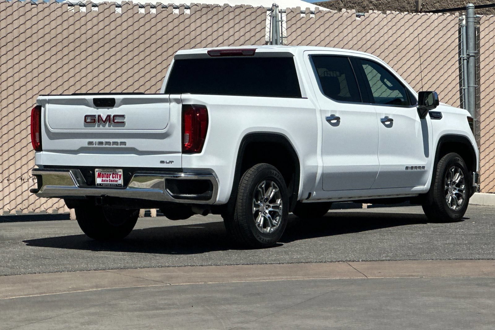 Certified 2025 GMC Sierra 1500 SLT RWD image 4