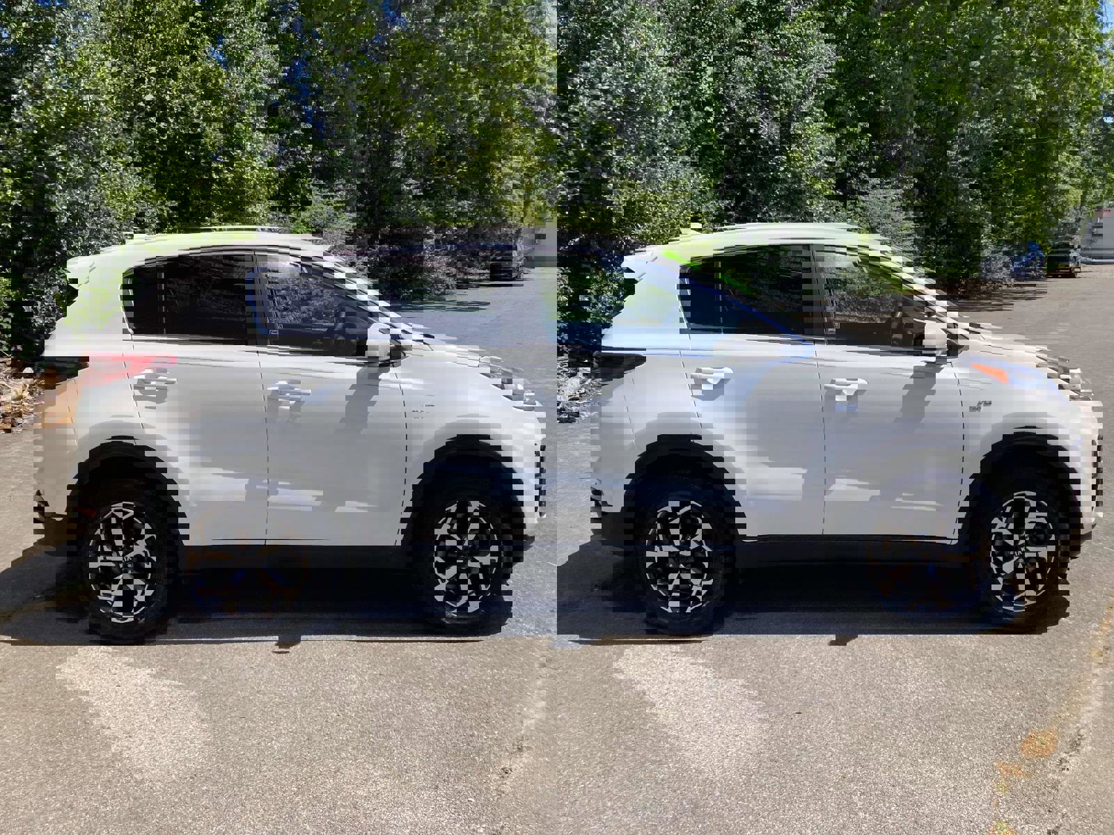 Used 2022 Kia Sportage LX image 2