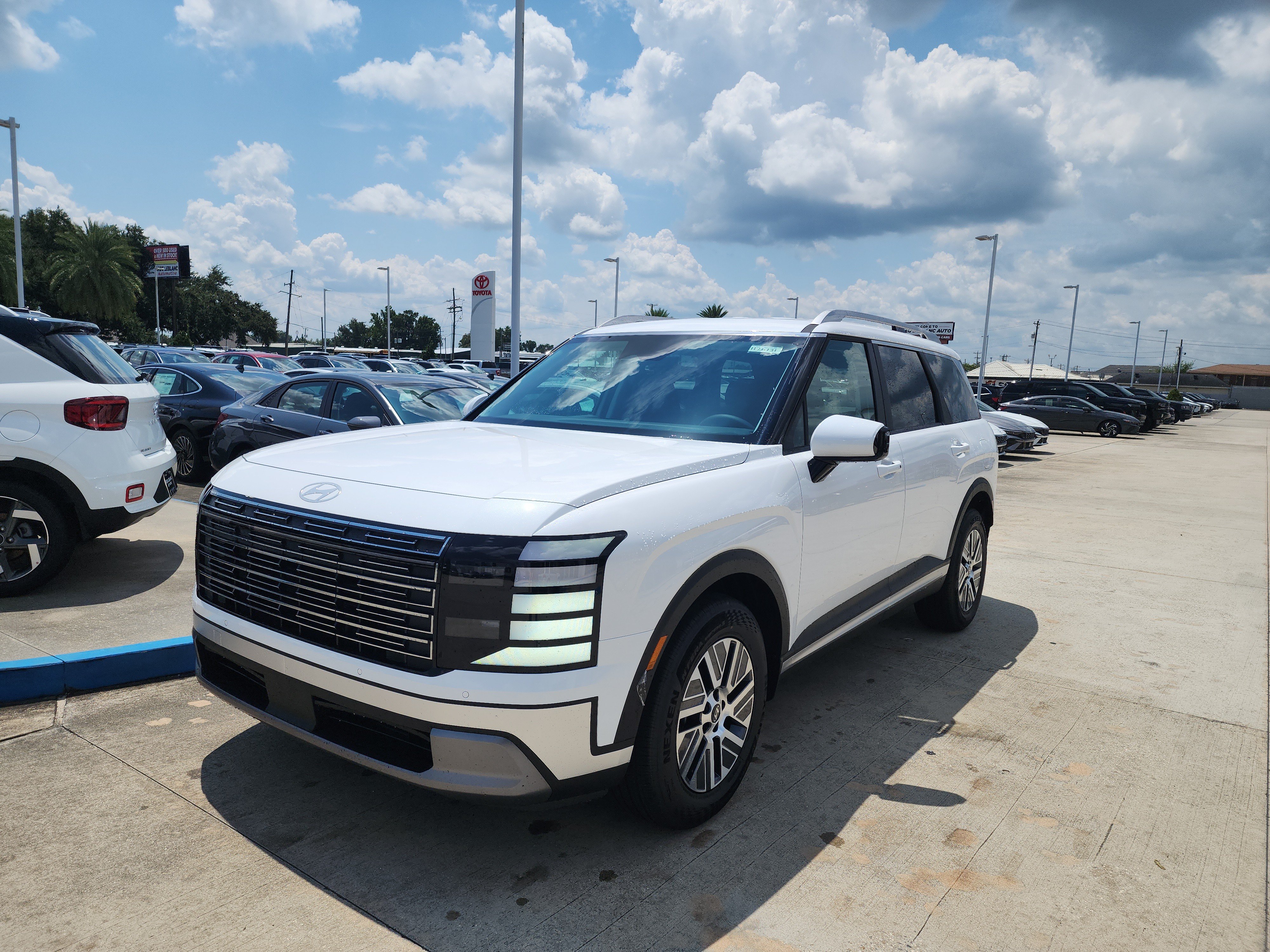New 2026 Hyundai Palisade FWD Hybrid image 3