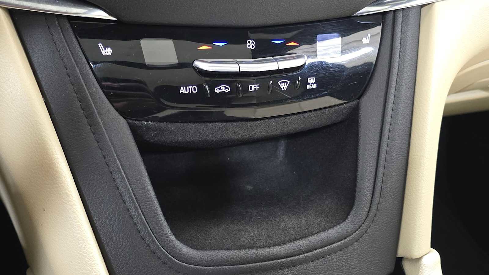 Used 2018 Cadillac XT5 Luxury w/ Driver Awareness Package image 32