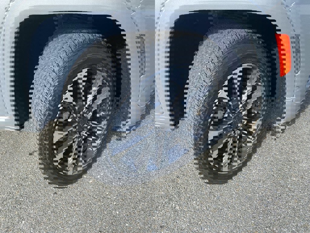 Used 2022 Jeep Grand Cherokee Overland image 2