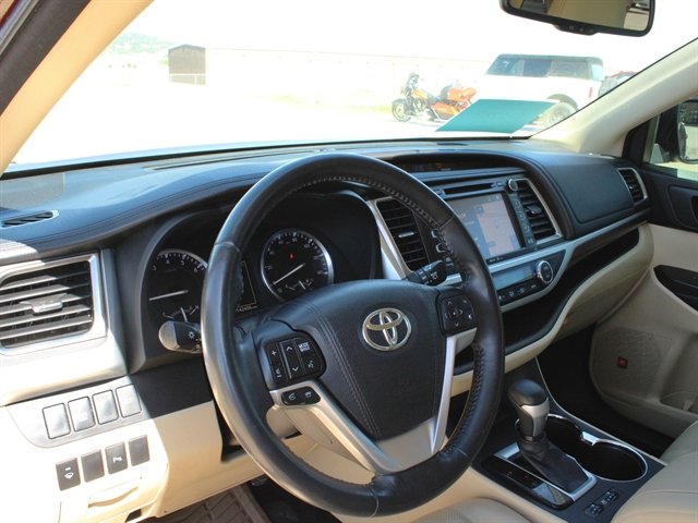 Used 2015 Toyota Highlander Limited AWD/4WD image 16