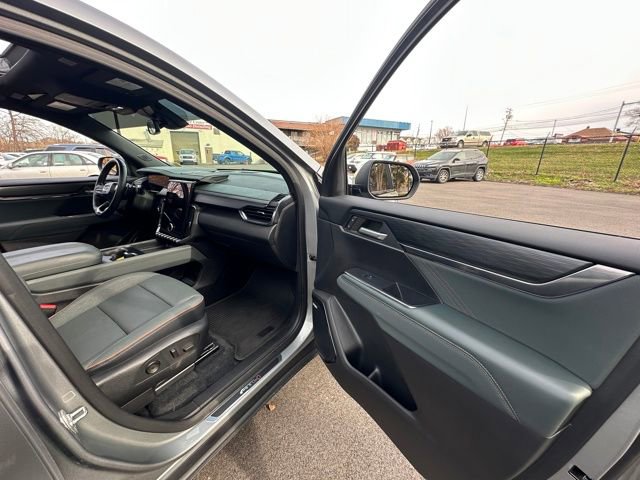 Used 2024 GMC Acadia AT4 w/ Luxury Package image 28