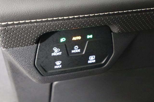 Used 2026 Volkswagen Atlas SE FWD image 23