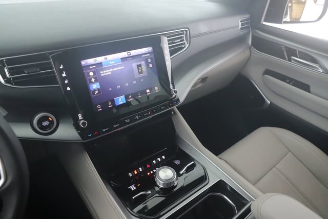 Used 2025 Jeep Wagoneer L Series III w/ Premium Group I image 29