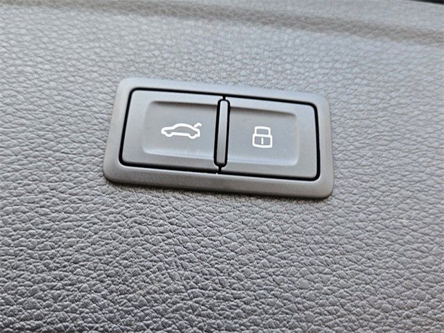 Used 2024 Audi Q5 2.0T Premium w/ Convenience Package image 14