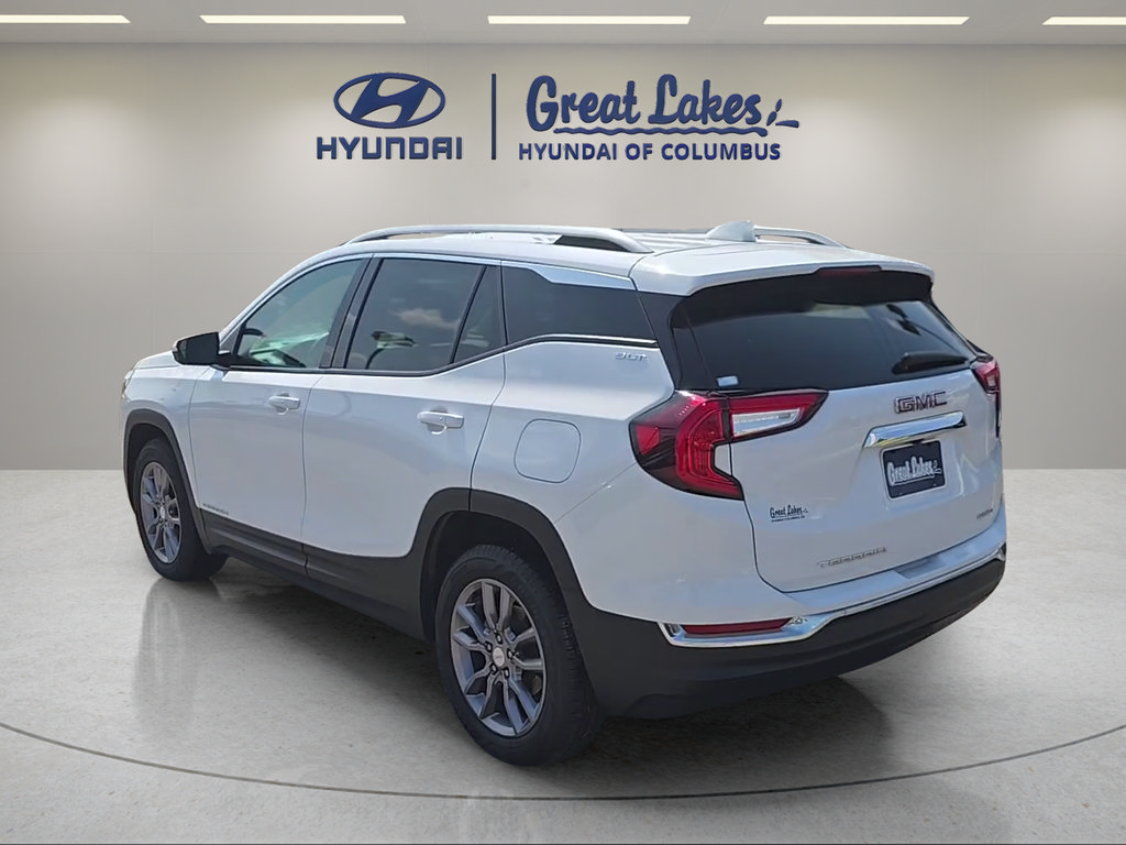 Used 2023 GMC Terrain SLT AWD/4WD image 3
