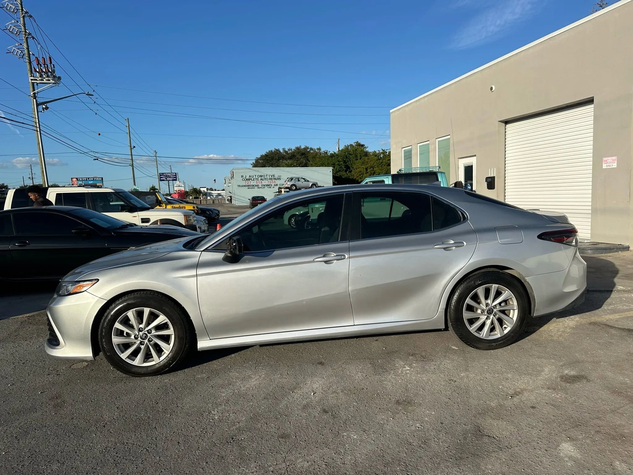 Used 2021 Toyota Camry LE image 5