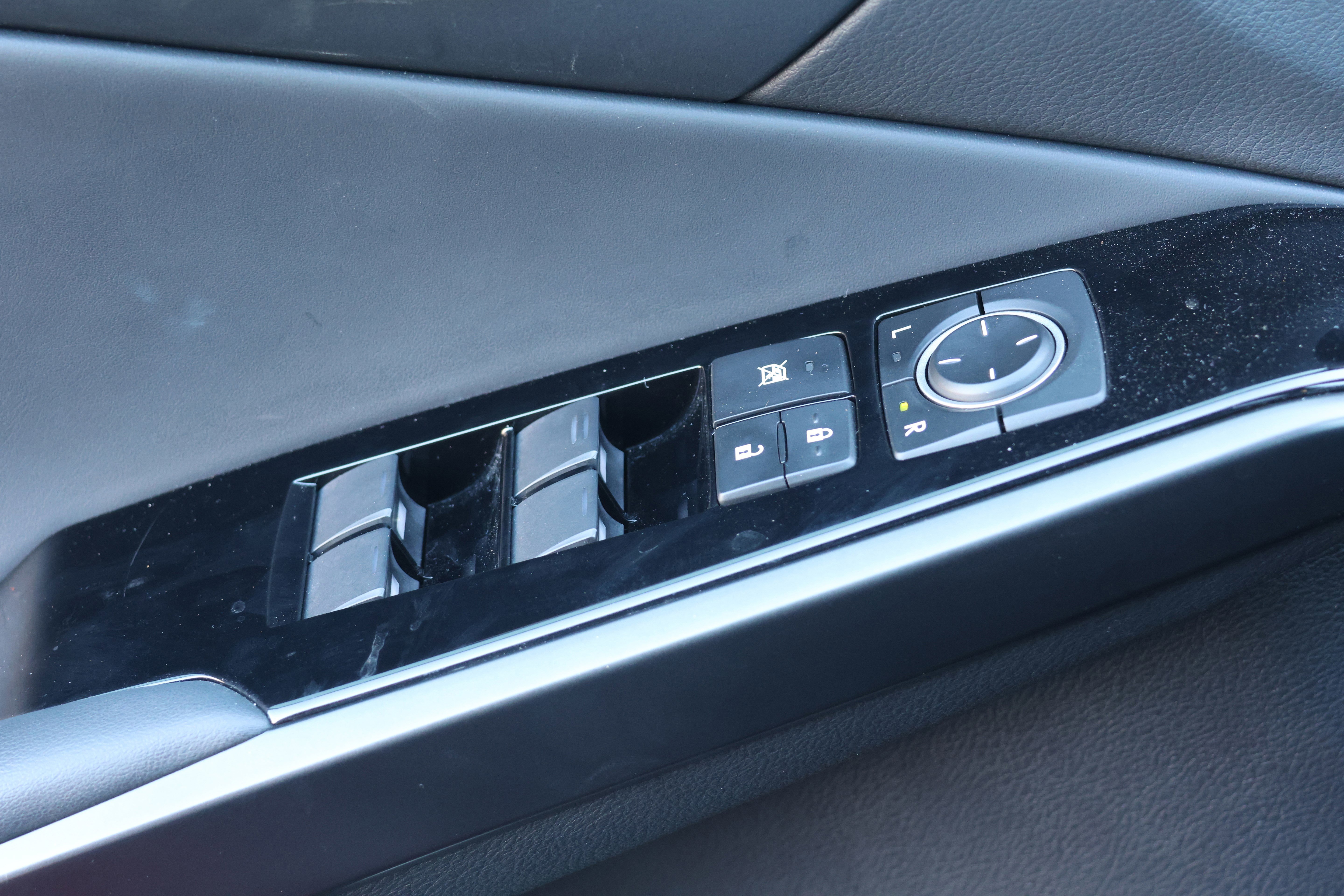 Used 2025 Lexus IS 300 w/ Comfort Package image 13