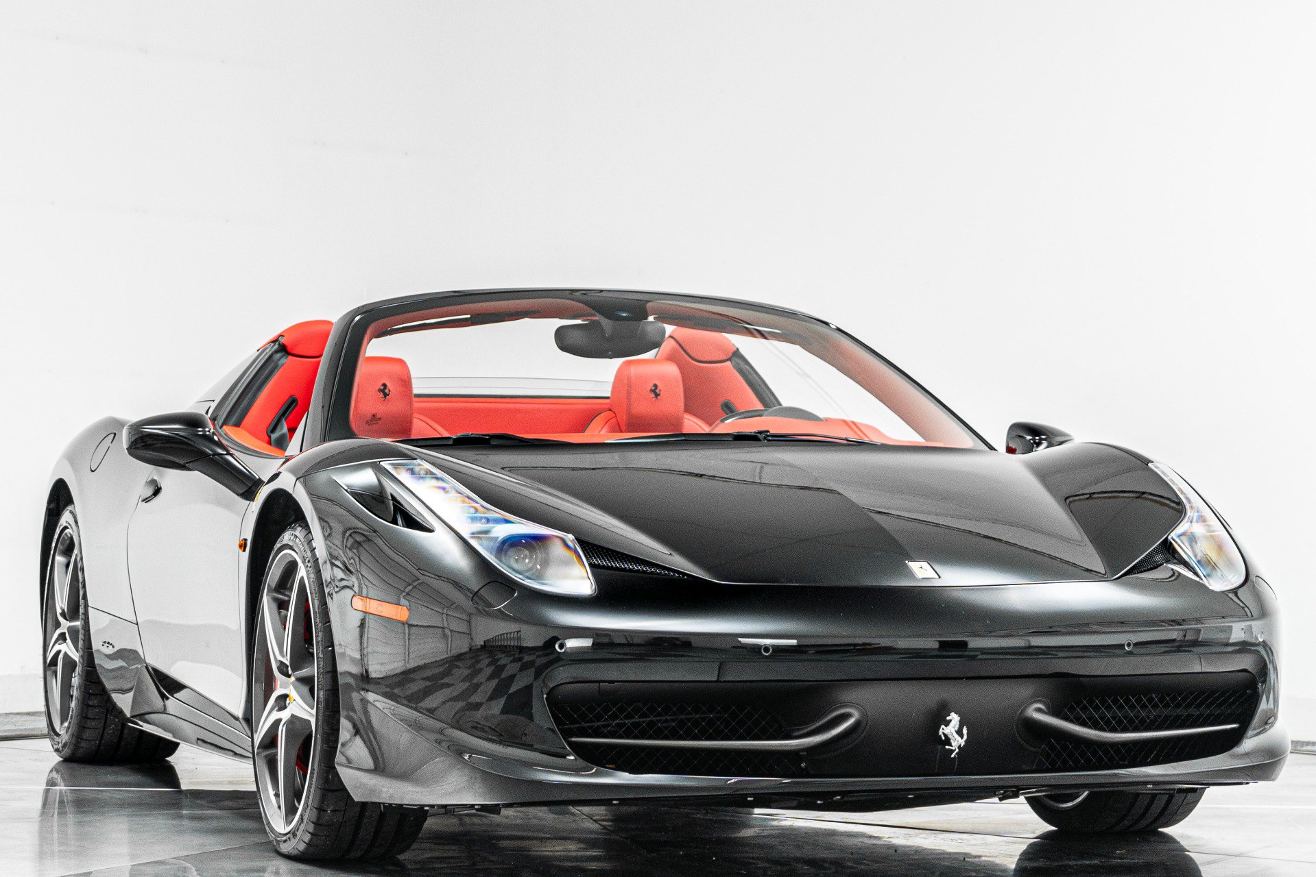 Used 2015 Ferrari 458 Spider RWD image 3
