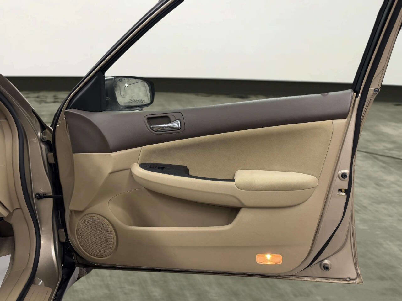 Used 2004 Honda Accord LX image 18