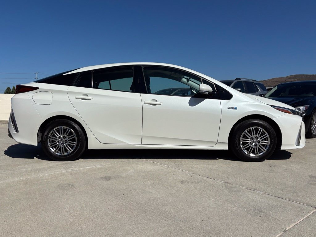 Used 2018 Toyota Prius Prime Premium w/ Preferred Accessory Package FWD image 2