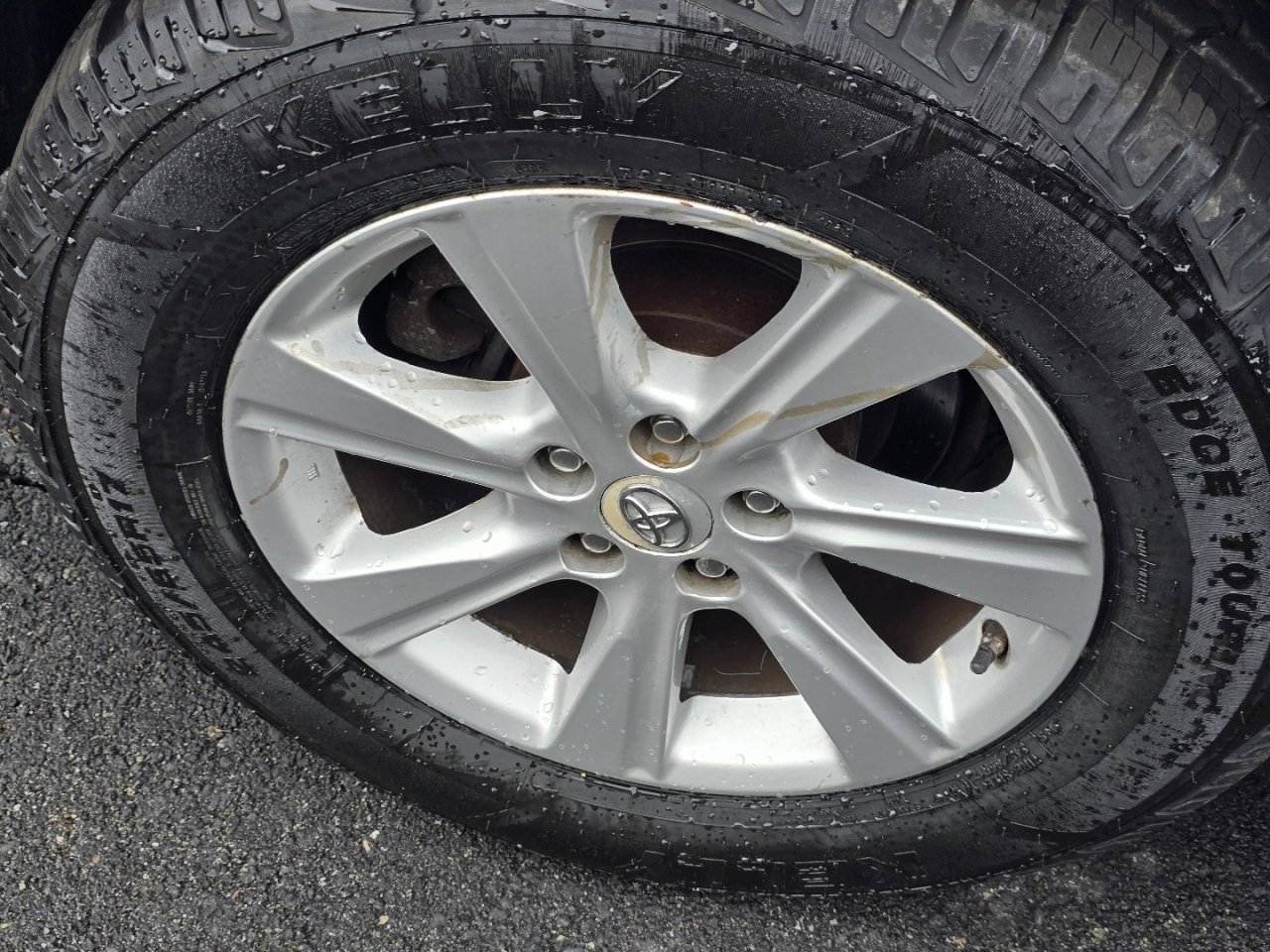 Used 2011 Toyota Highlander SE w/ Tow Pkg image 12