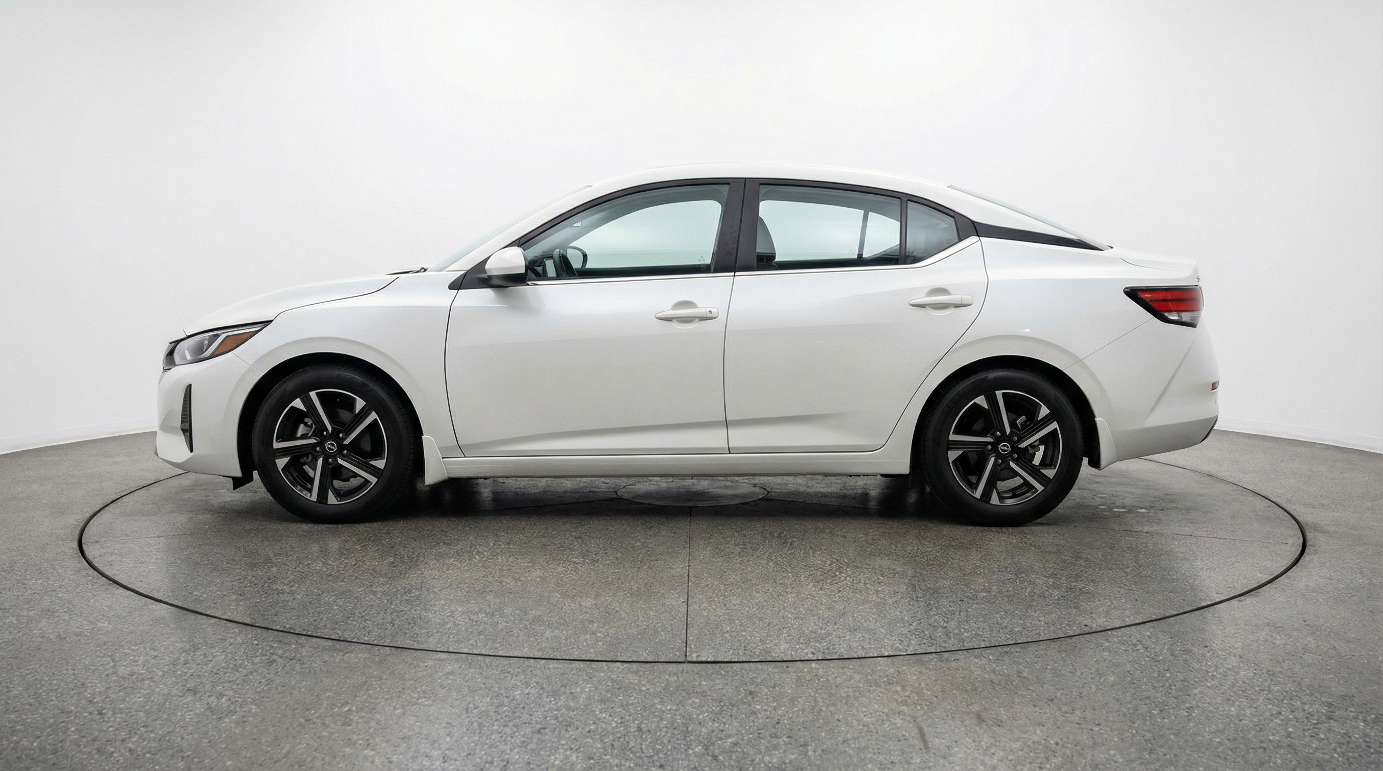 Used 2025 Nissan Sentra SV image 5