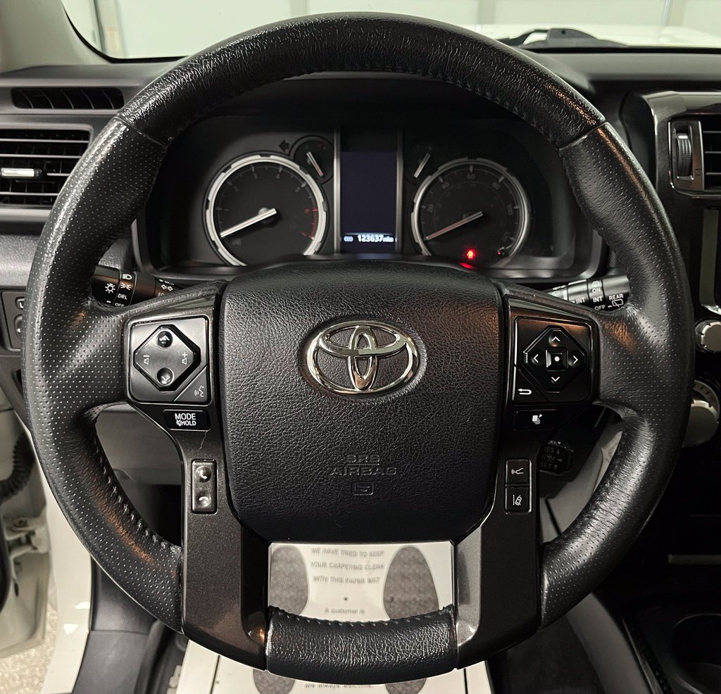 Used 2022 Toyota 4Runner TRD Off-Road Premium AWD/4WD image 27