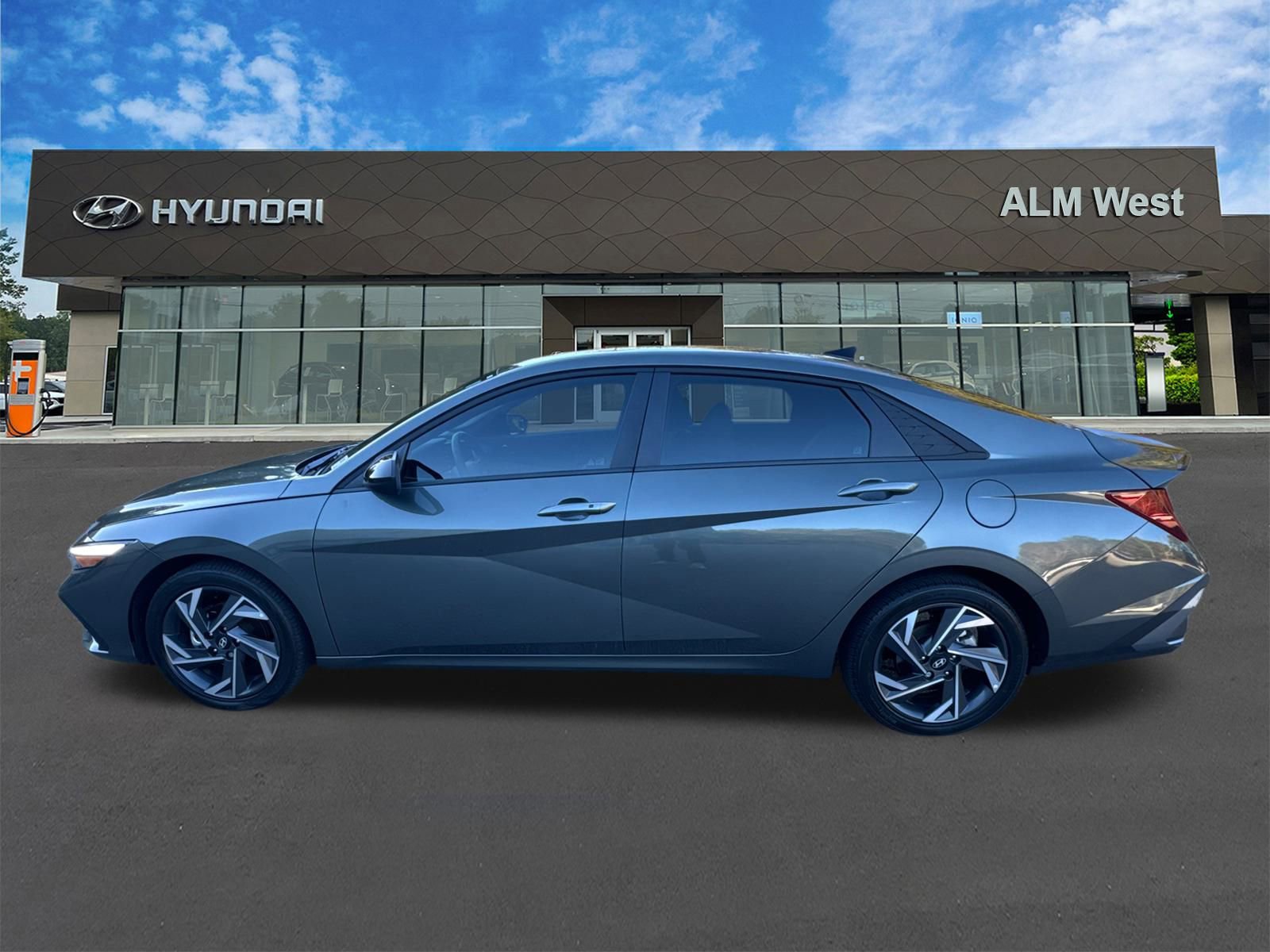 Used 2025 Hyundai Elantra Sport image 8