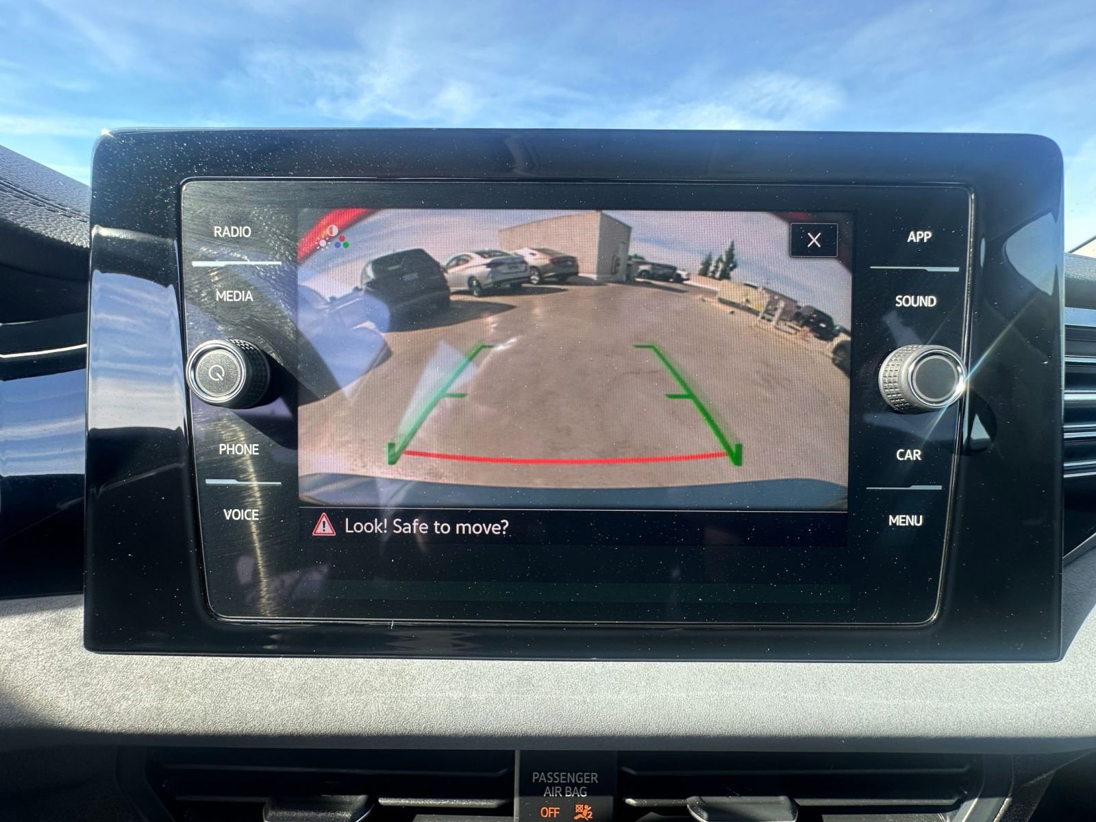 Used 2025 Volkswagen Jetta SE image 23