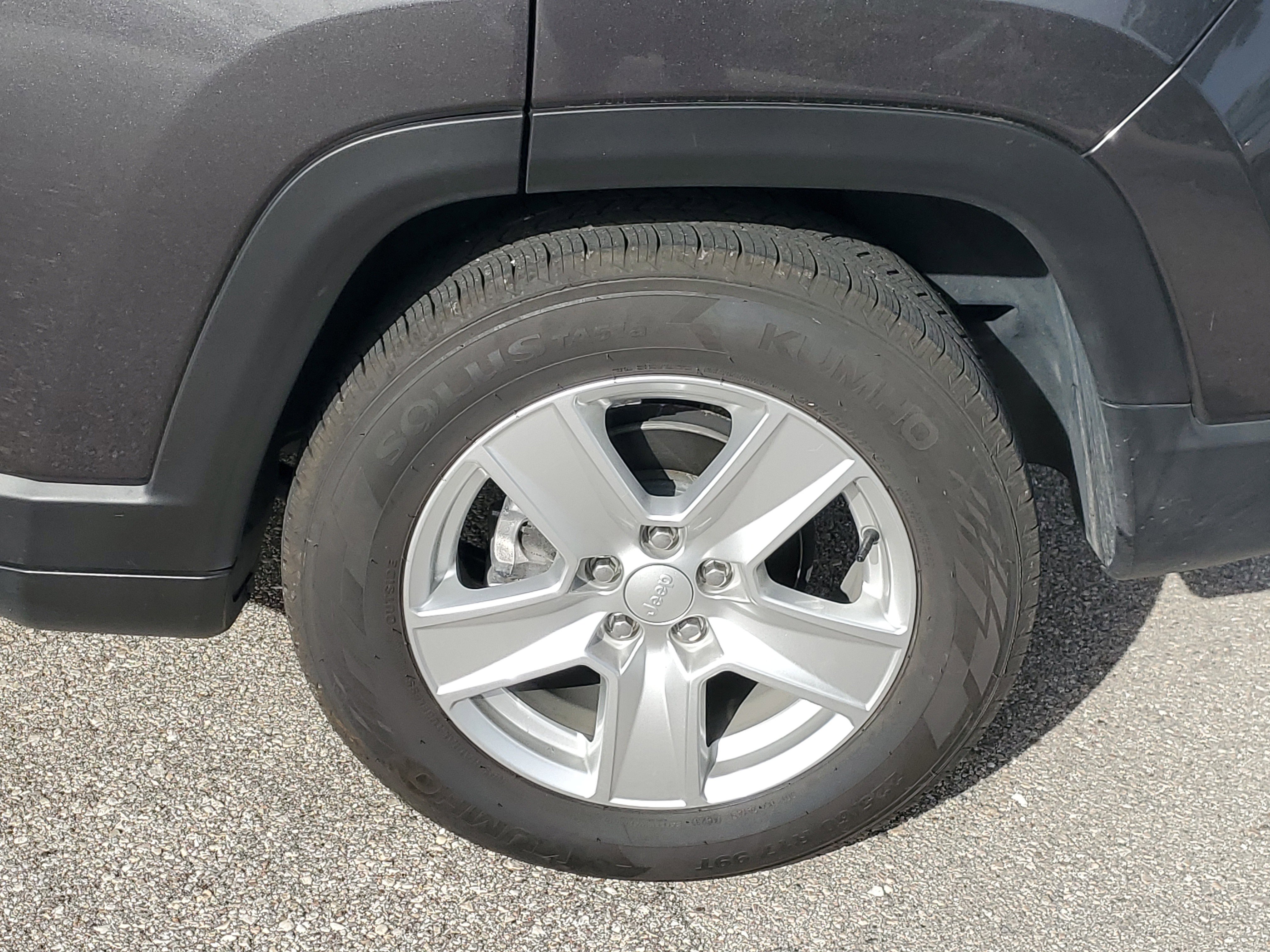 Used 2022 Jeep Compass Latitude w/ Sun and Sound Group image 11