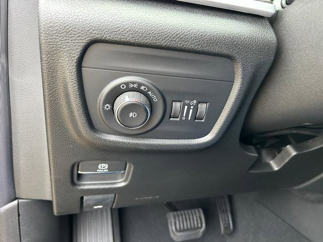 New 2025 Jeep Grand Cherokee Limited w/ Black Appearance Package image 18