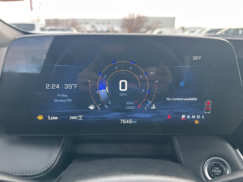 Used 2025 Chevrolet Equinox LT w/ Convenience Package II image 2