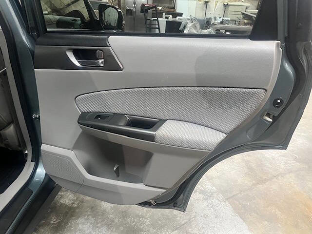 Used 2012 Subaru Forester 2.5X Premium w/ All-Weather Pkg image 16