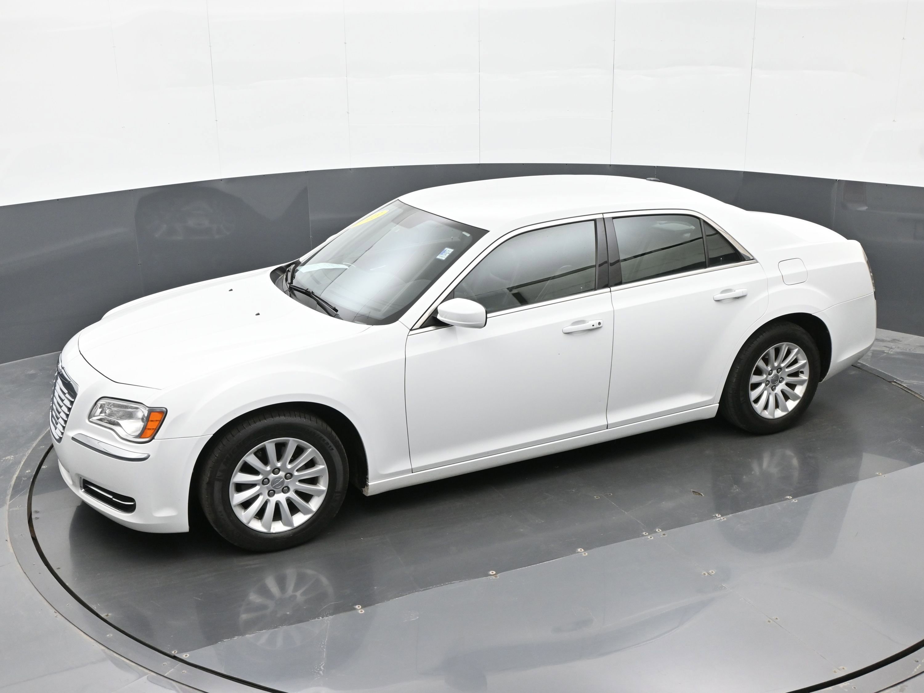 Used 2013 Chrysler 300 RWD image 28