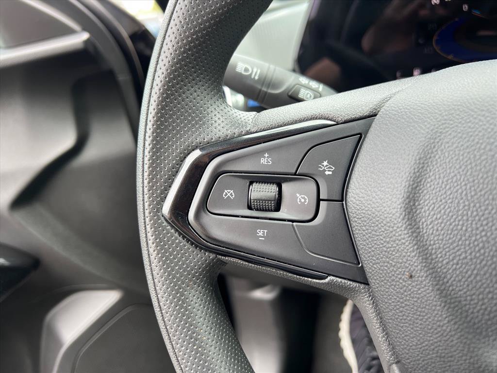 Used 2025 Chevrolet Trax LT FWD image 17