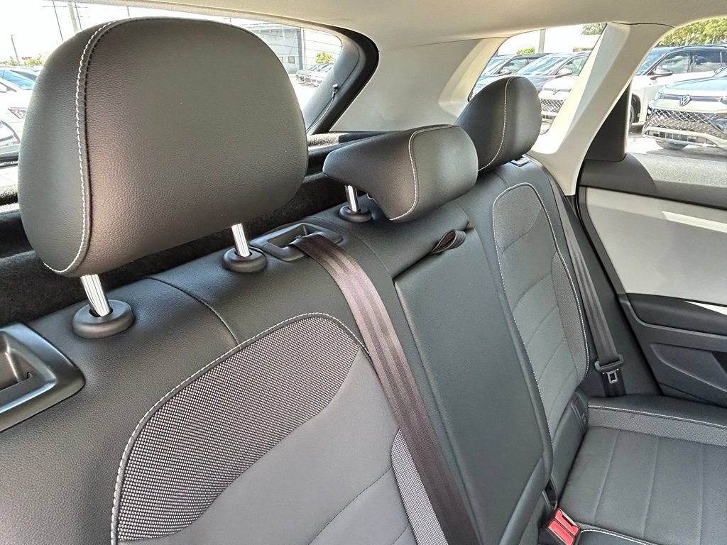 Certified 2023 Volkswagen Taos SE w/ Panoramic Sunroof Package FWD image 39
