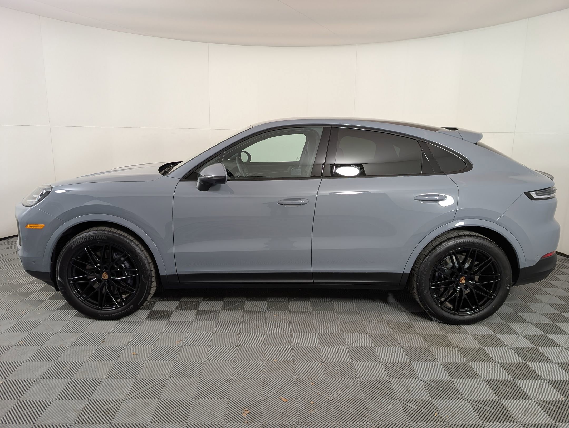 Used 2026 Porsche Cayenne Coupe image 2