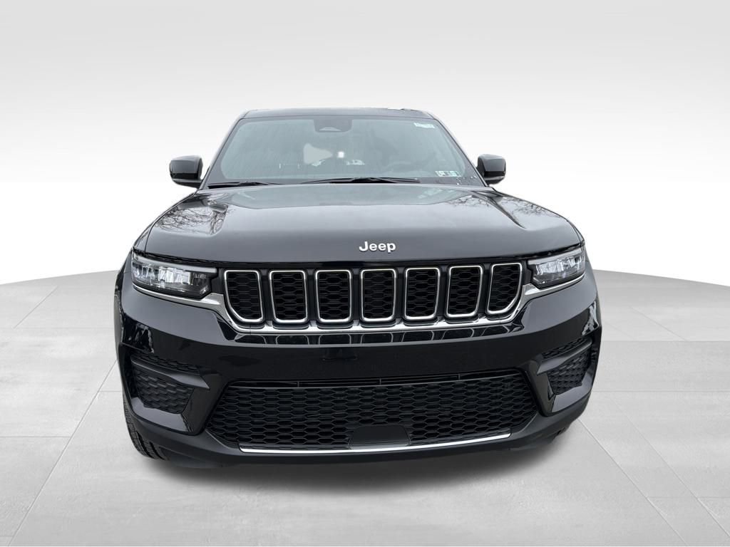 New 2025 Jeep Grand Cherokee Laredo image 2