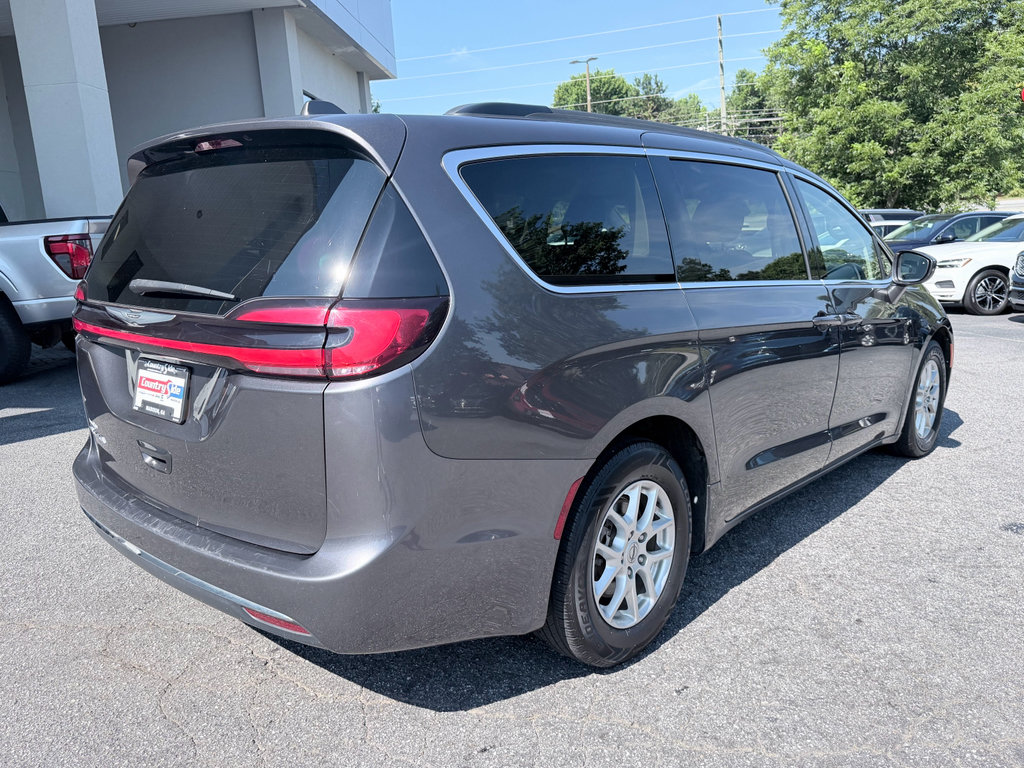 Used 2022 Chrysler Pacifica Touring-L FWD image 6