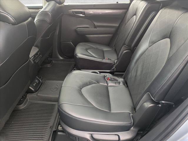 Used 2022 Toyota Highlander Platinum AWD/4WD image 26