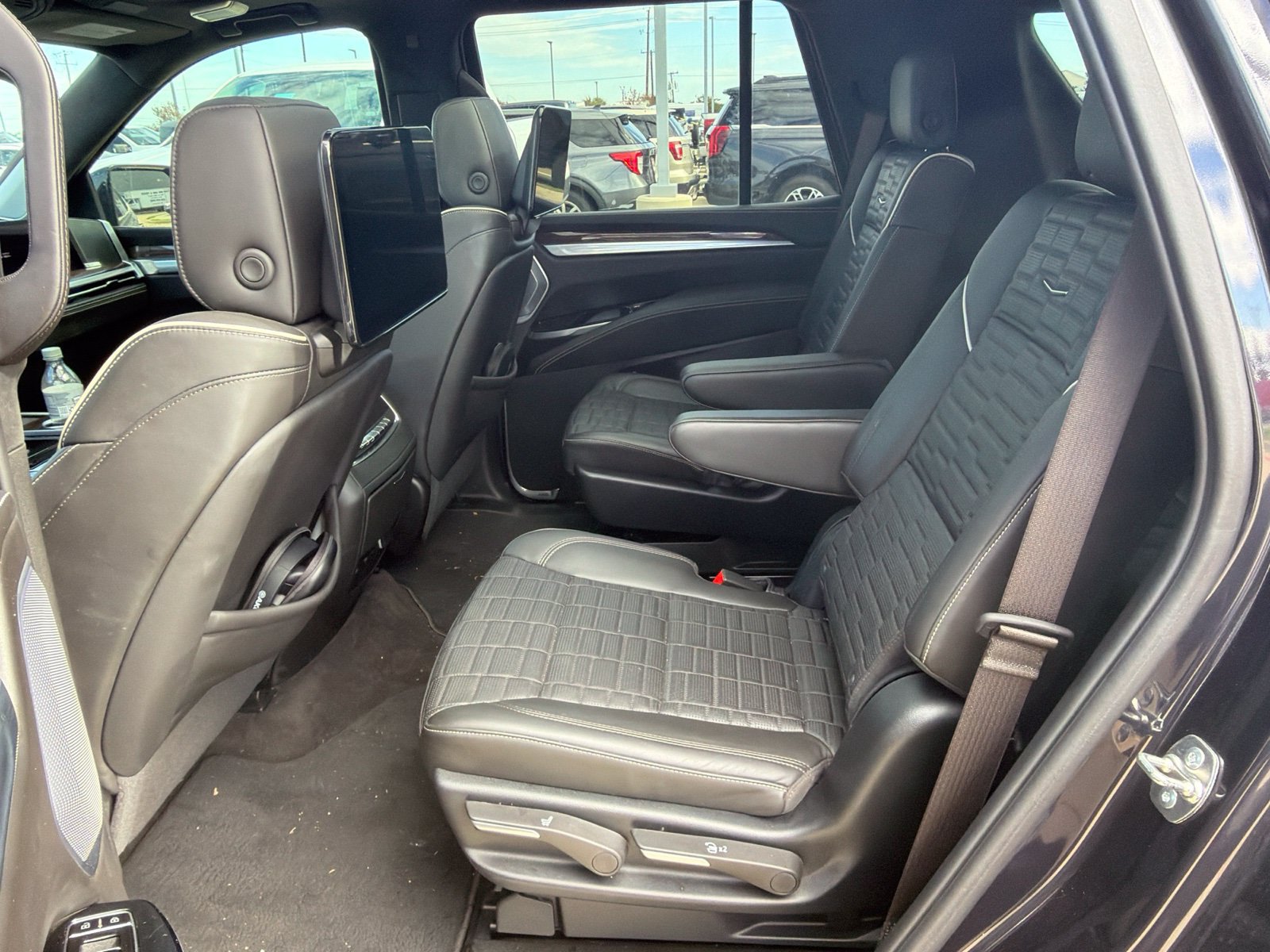 Used 2025 Cadillac Escalade Sport Platinum AWD/4WD image 17