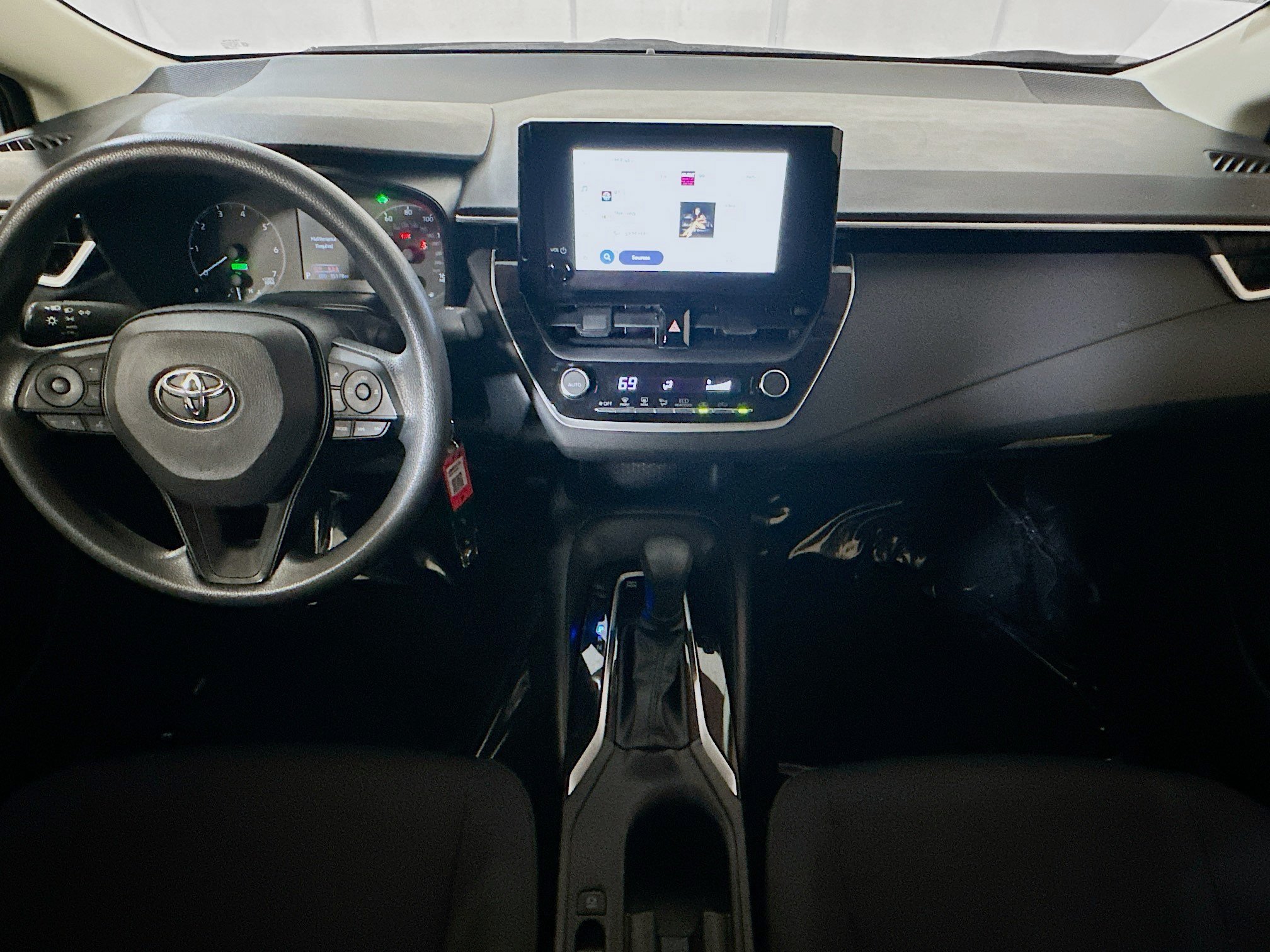 Used 2023 Toyota Corolla LE FWD image 26
