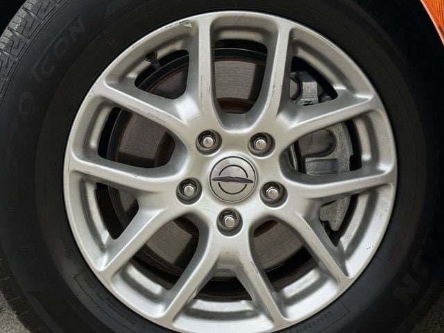 Used 2022 Chrysler Pacifica Touring-L image 9