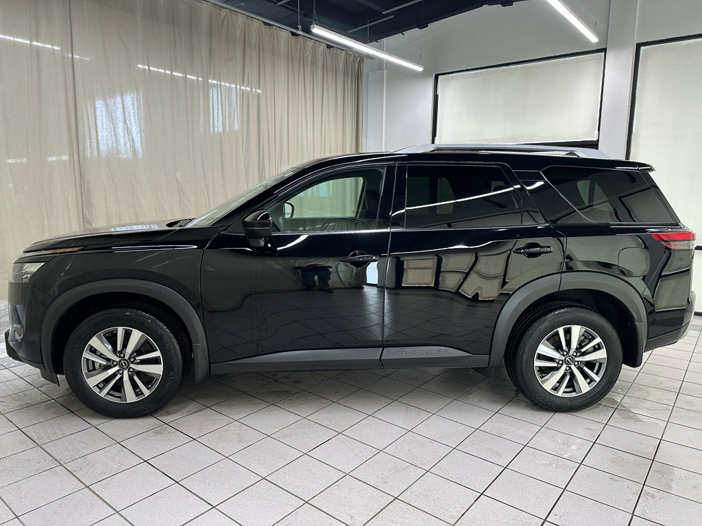 Used 2025 Nissan Pathfinder SL AWD/4WD image 10