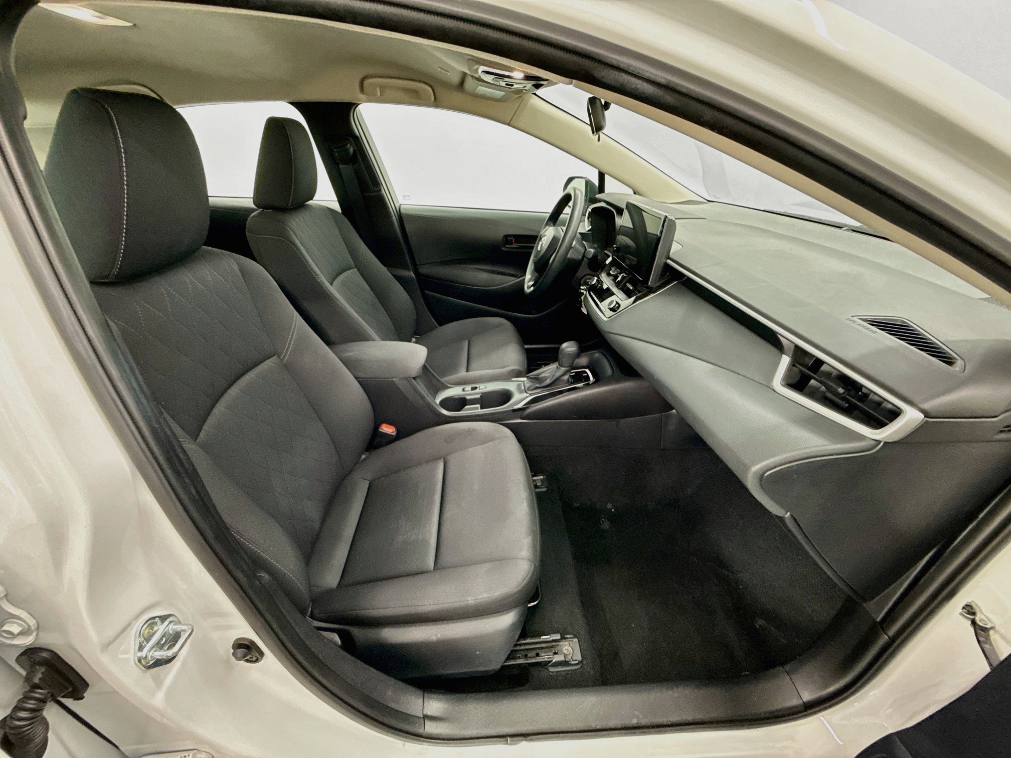 Used 2025 Toyota Corolla LE FWD image 28