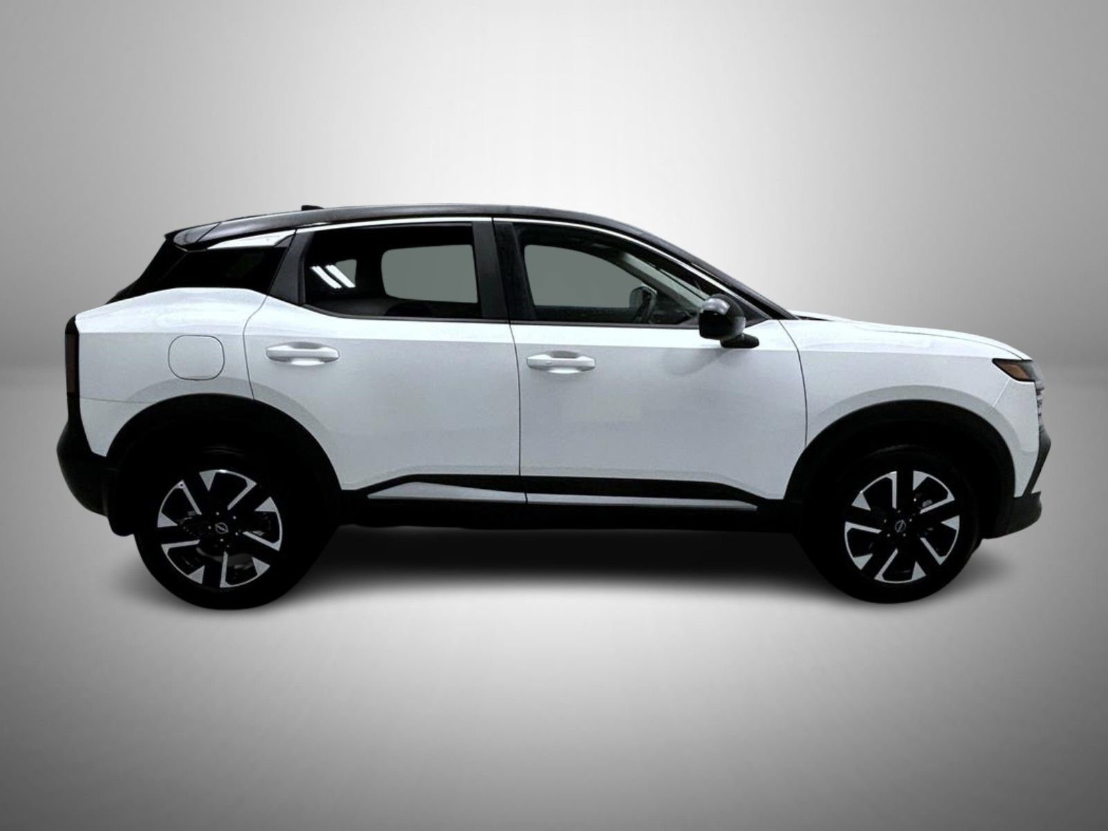 Used 2025 Nissan Kicks SV image 4