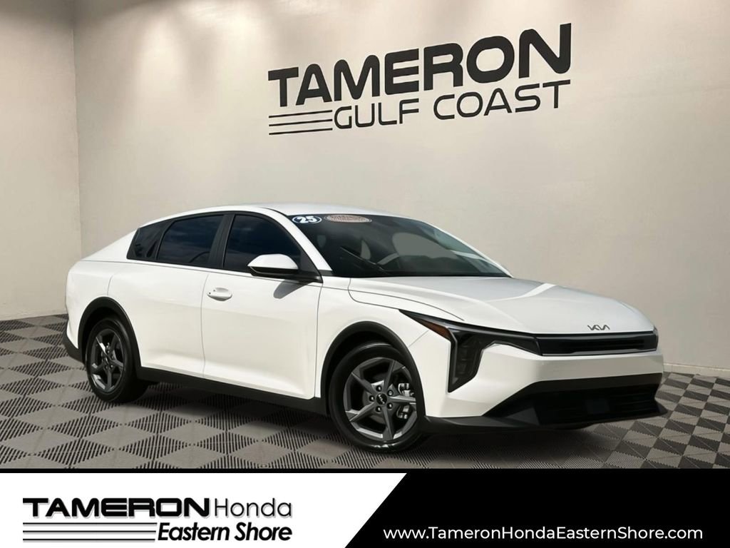 Used 2025 Kia K4 LXS image 1