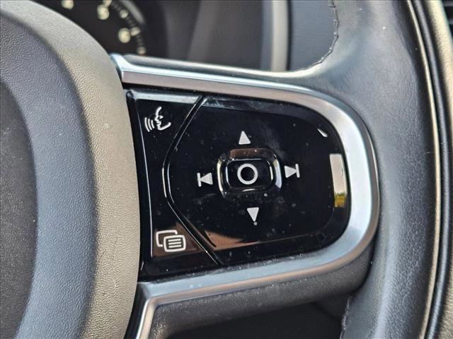 Used 2020 Volvo XC90 T6 Momentum w/ Protection Package Premier image 14