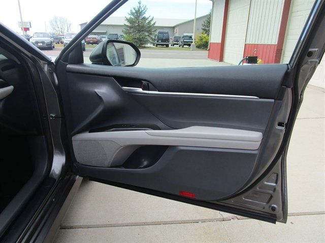 Used 2023 Toyota Camry LE AWD/4WD image 21
