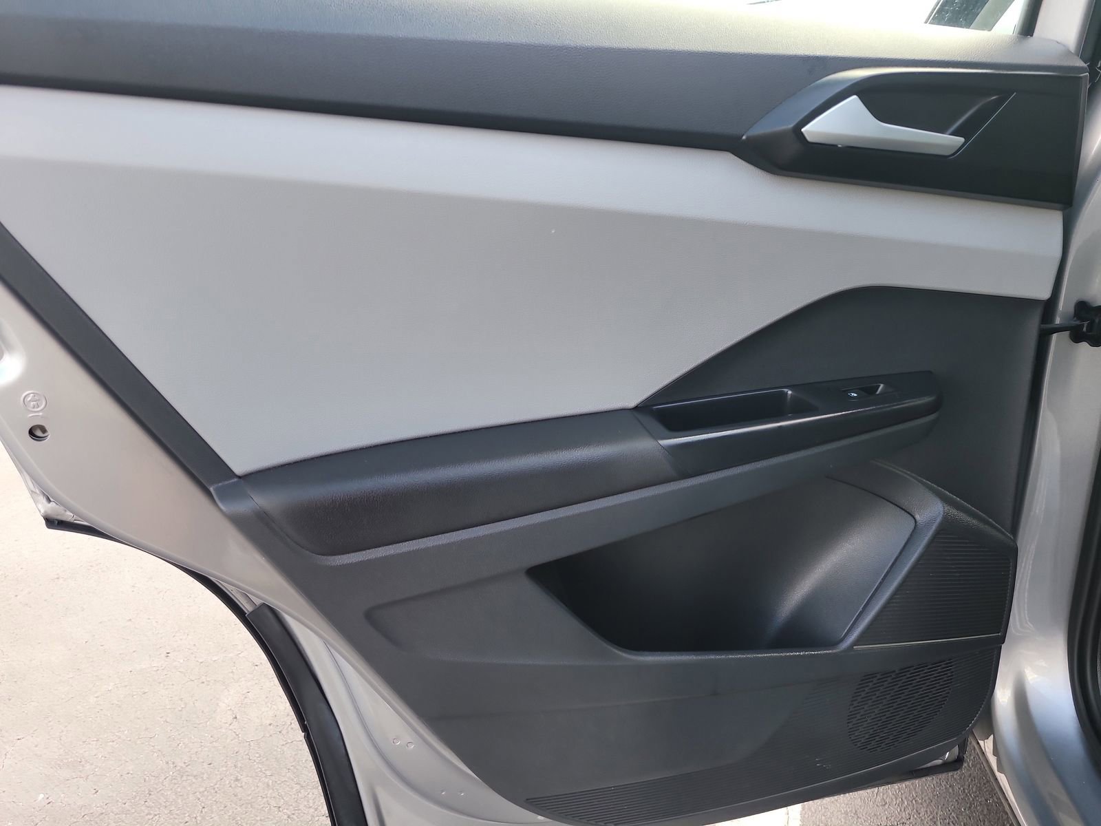 Used 2023 Volkswagen Taos S image 11