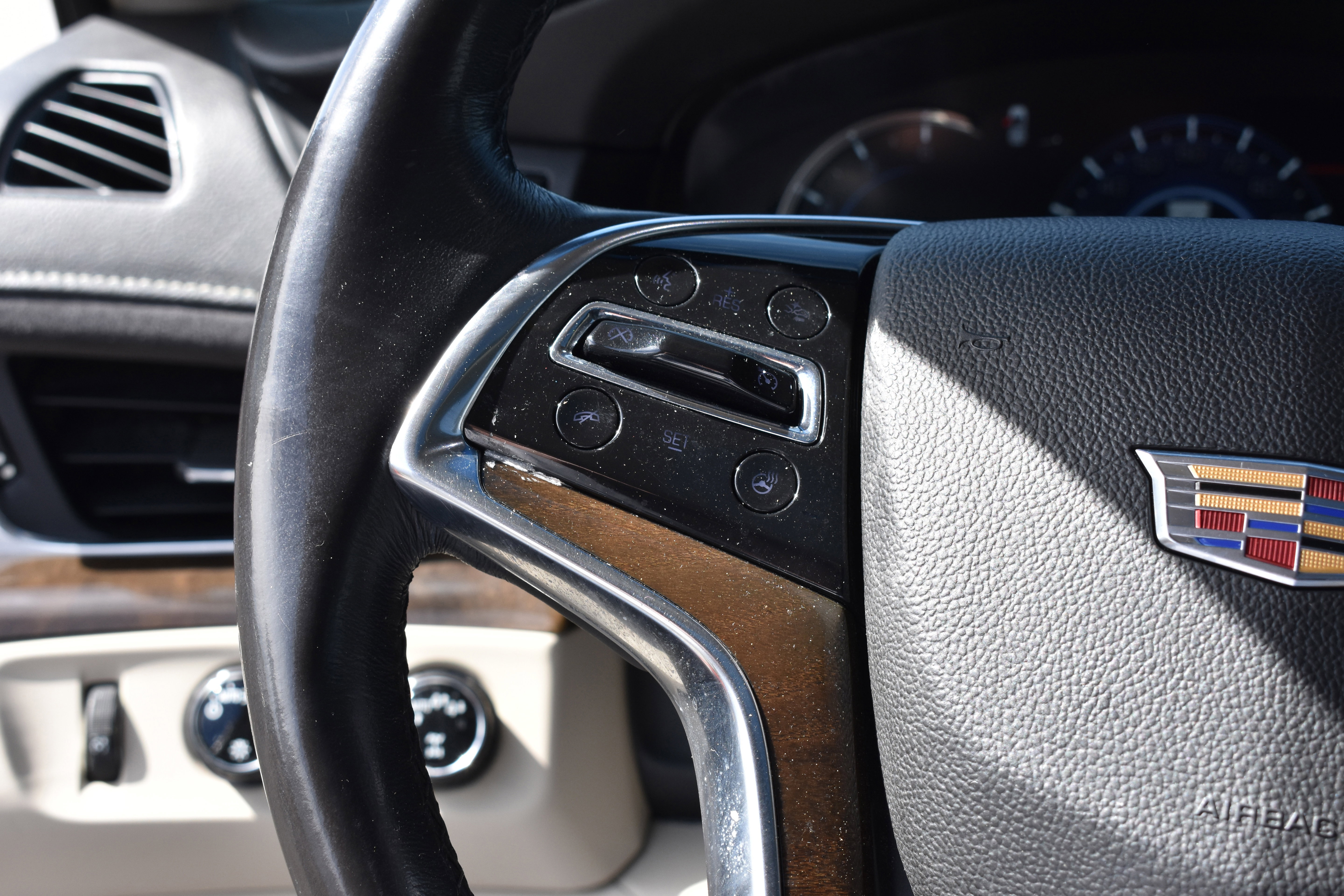 Used 2019 Cadillac Escalade ESV Premium Luxury w/ LPO, Radiant Package image 15