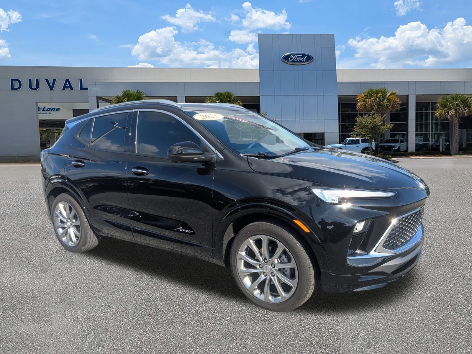 Used 2025 Buick Encore GX Avenir w/ Avenir Technology Package image 2