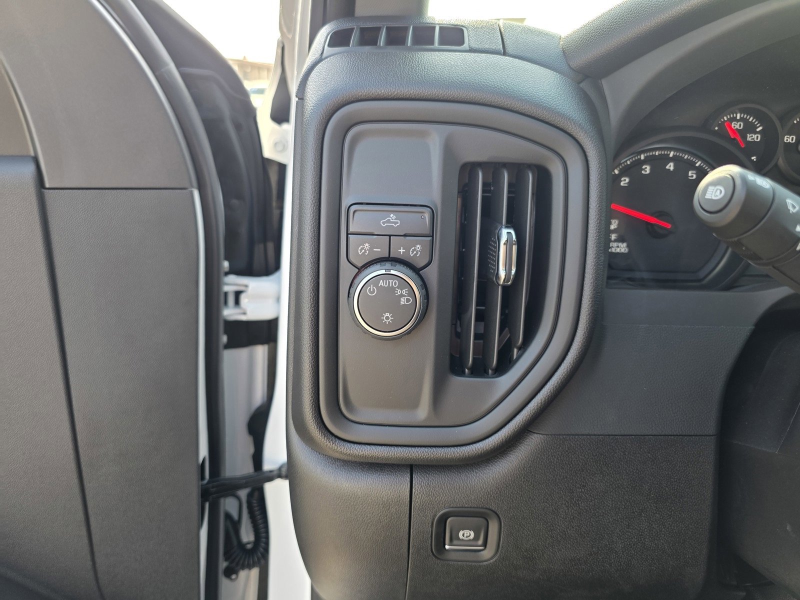 New 2025 Chevrolet Silverado 1500 Custom image 31