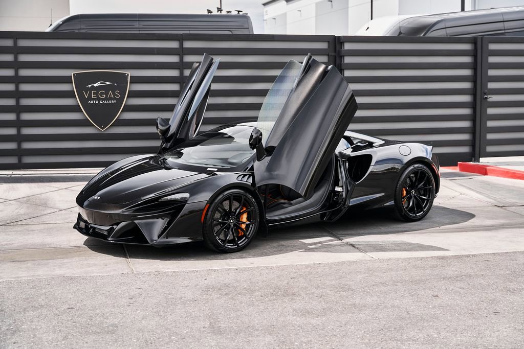 Used 2024 McLaren Artura image 5