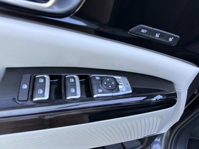 Used 2024 Kia Carnival SX Prestige image 11