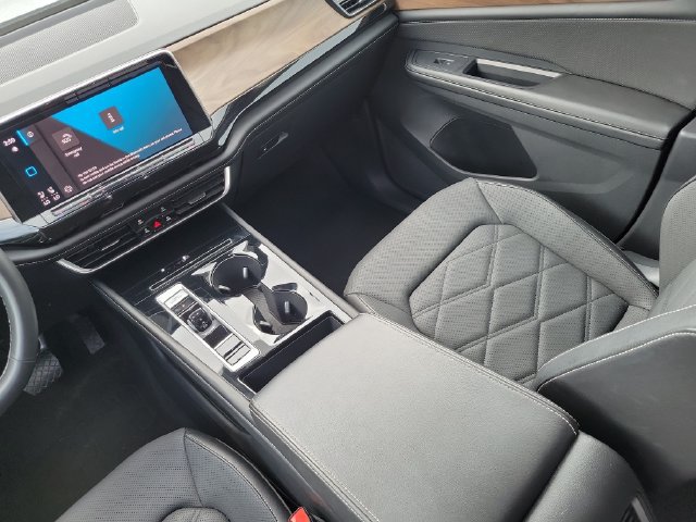 Used 2024 Volkswagen Atlas SE AWD/4WD image 28
