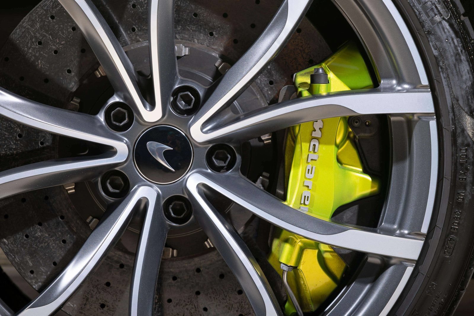 Used 2023 McLaren Artura RWD image 14