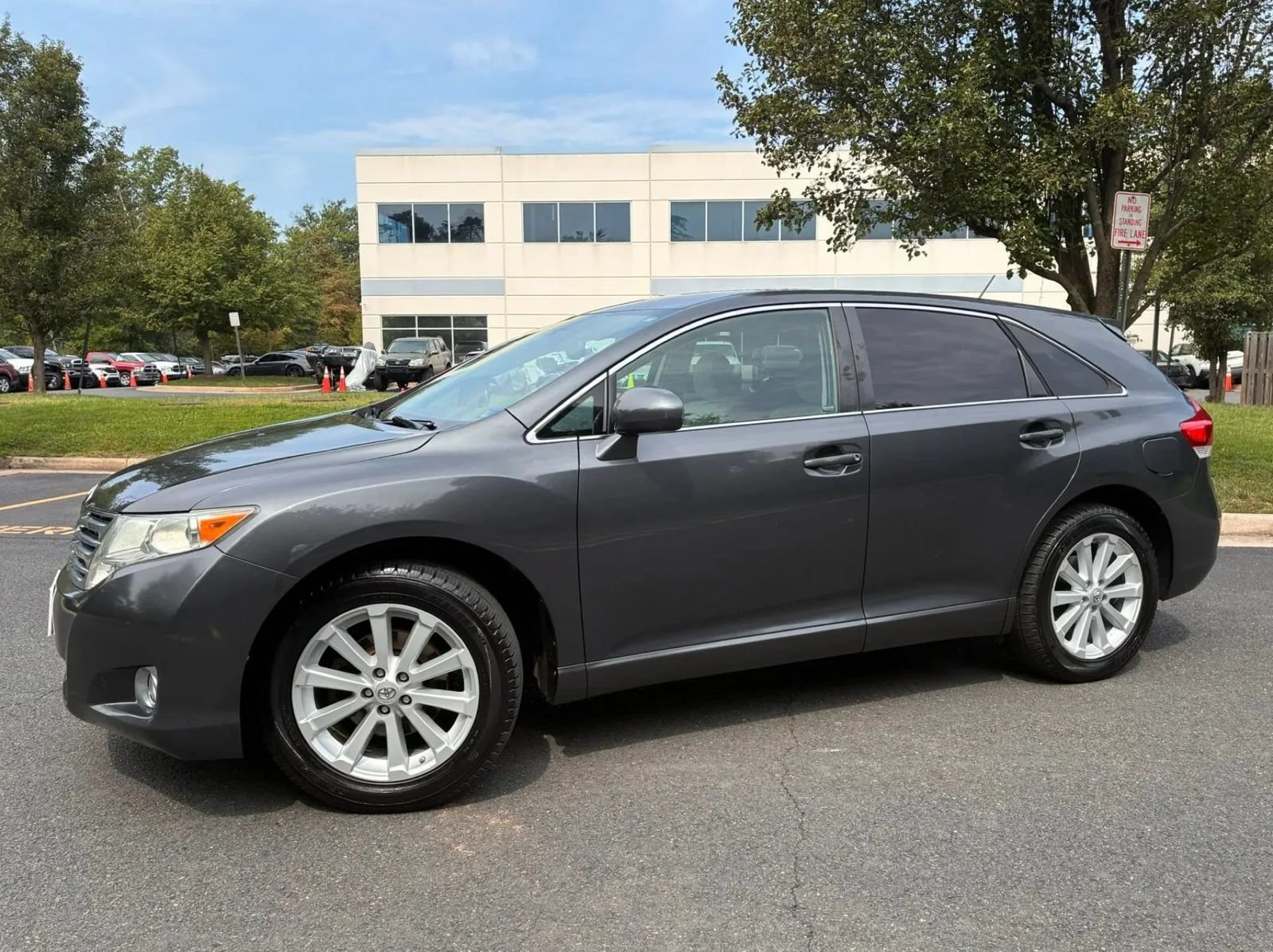 Used 2011 Toyota Venza AWD image 2